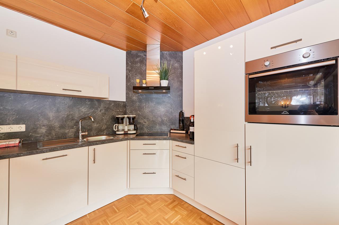 Ferienwohnung "Edeltrud Deluxe Moselblick" 베른카슈텔쿠에스 외부 사진