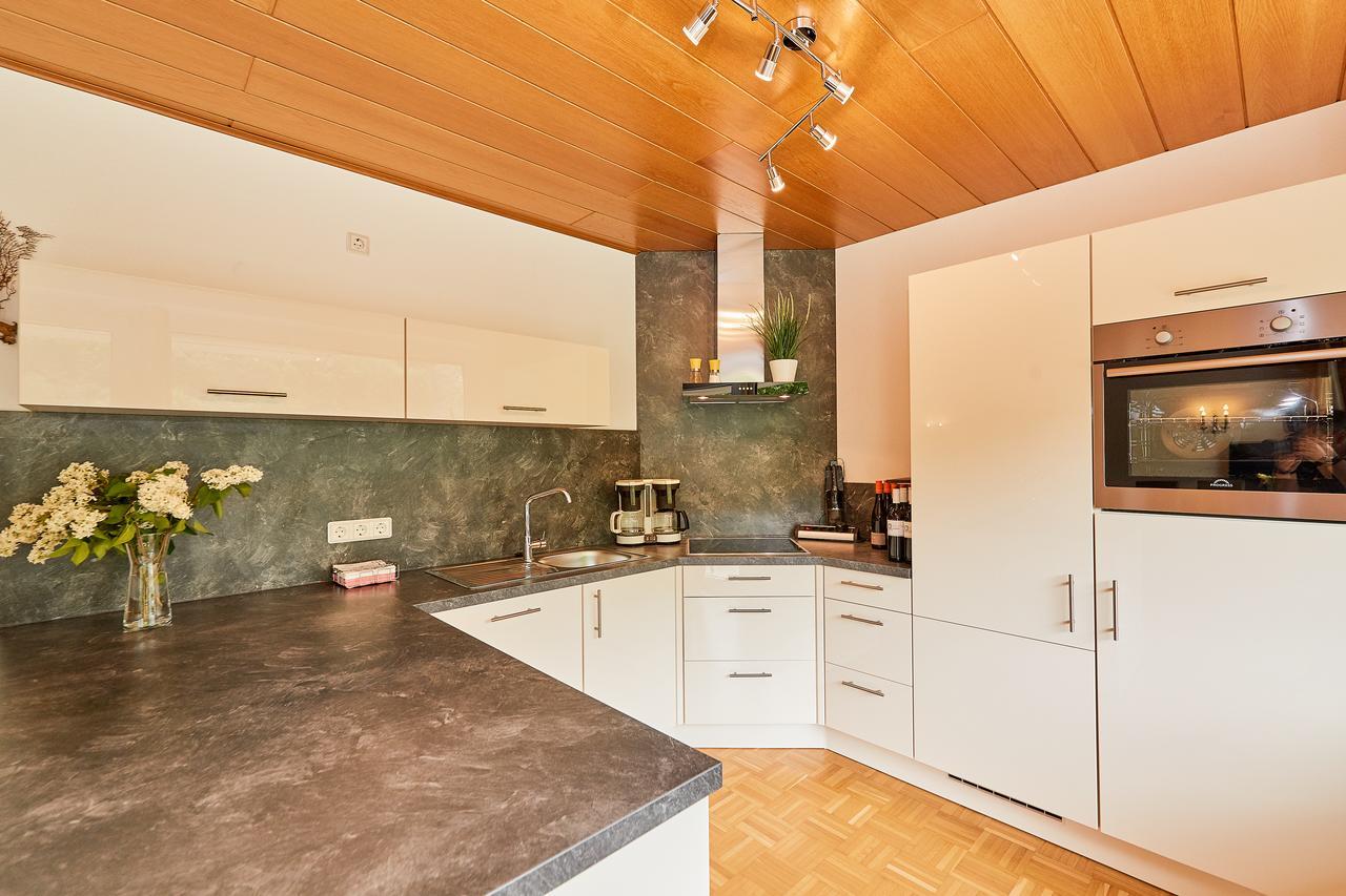 Ferienwohnung "Edeltrud Deluxe Moselblick" 베른카슈텔쿠에스 외부 사진