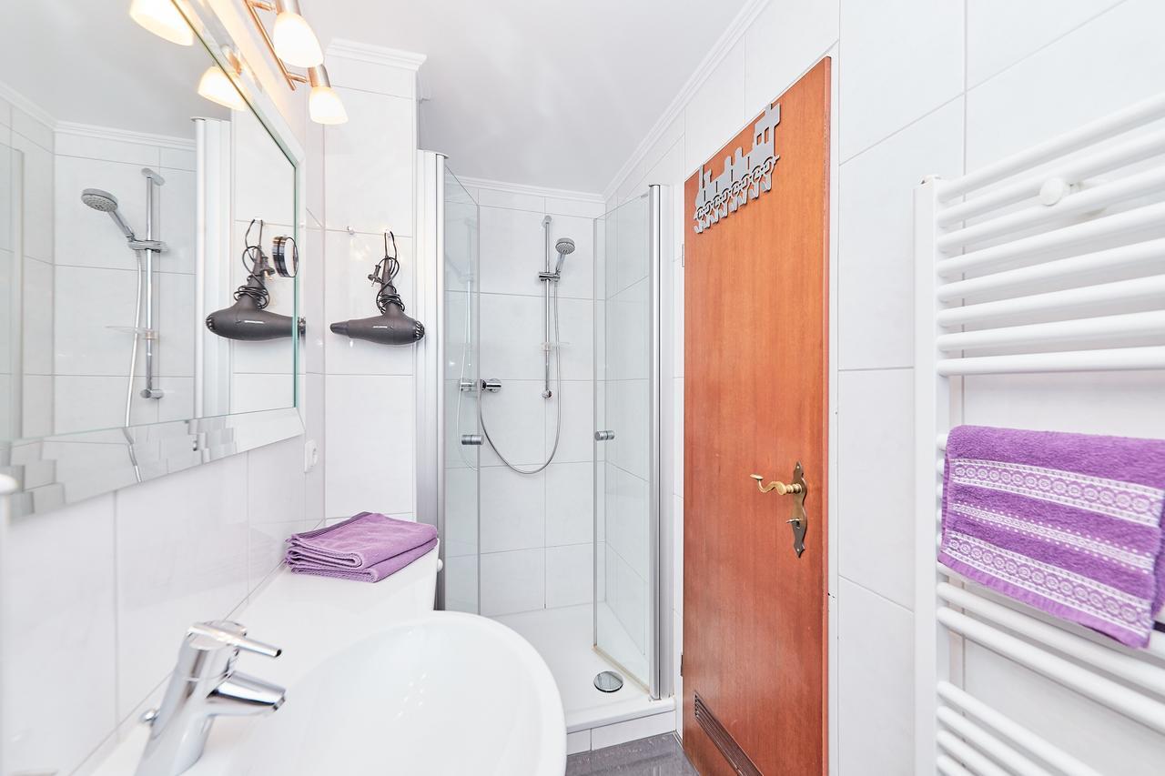 Ferienwohnung "Edeltrud Deluxe Moselblick" 베른카슈텔쿠에스 외부 사진